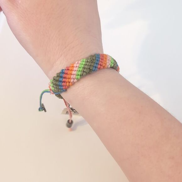 800 AEO Multi Color Macrame Cross Grain Adjustable Slider Bracelet - Picture 2 of 4
